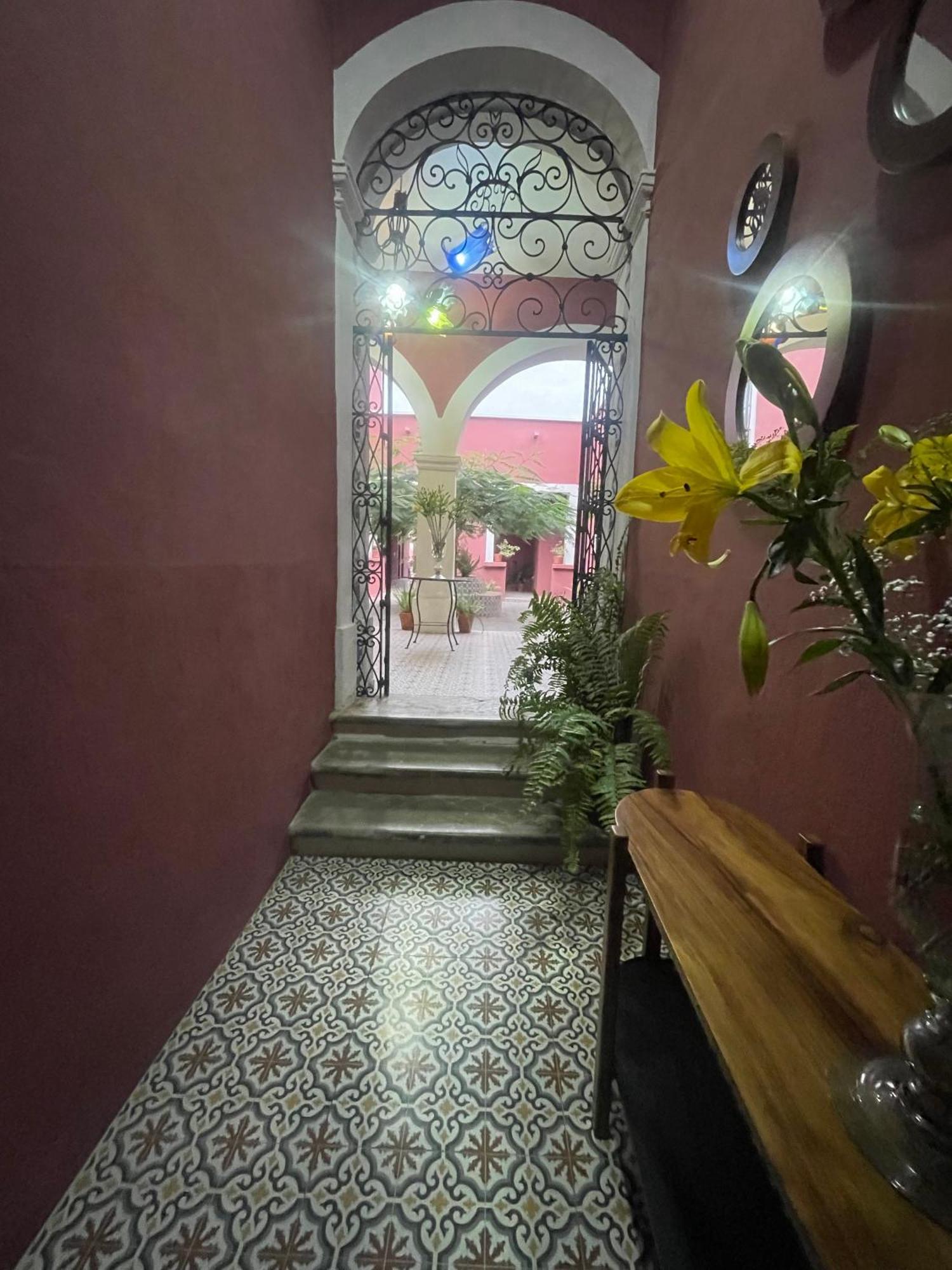 グアダラハラ Quinta La Perlaホステル エクステリア 写真