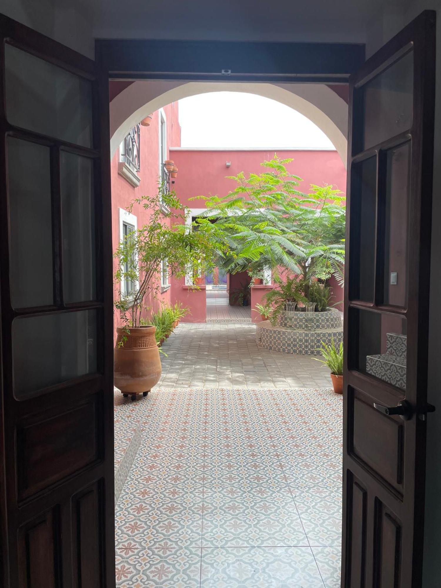 グアダラハラ Quinta La Perlaホステル エクステリア 写真