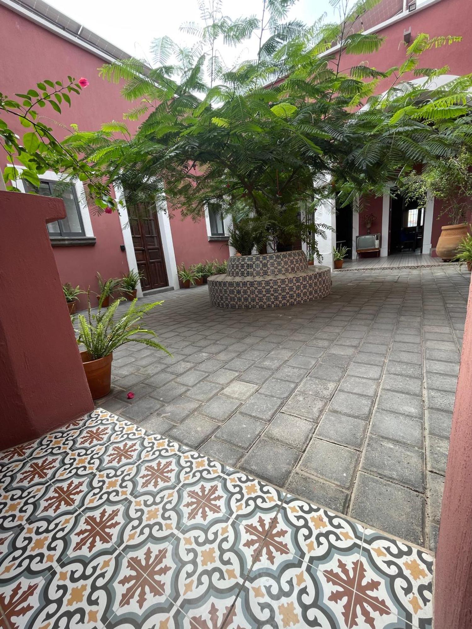 グアダラハラ Quinta La Perlaホステル エクステリア 写真