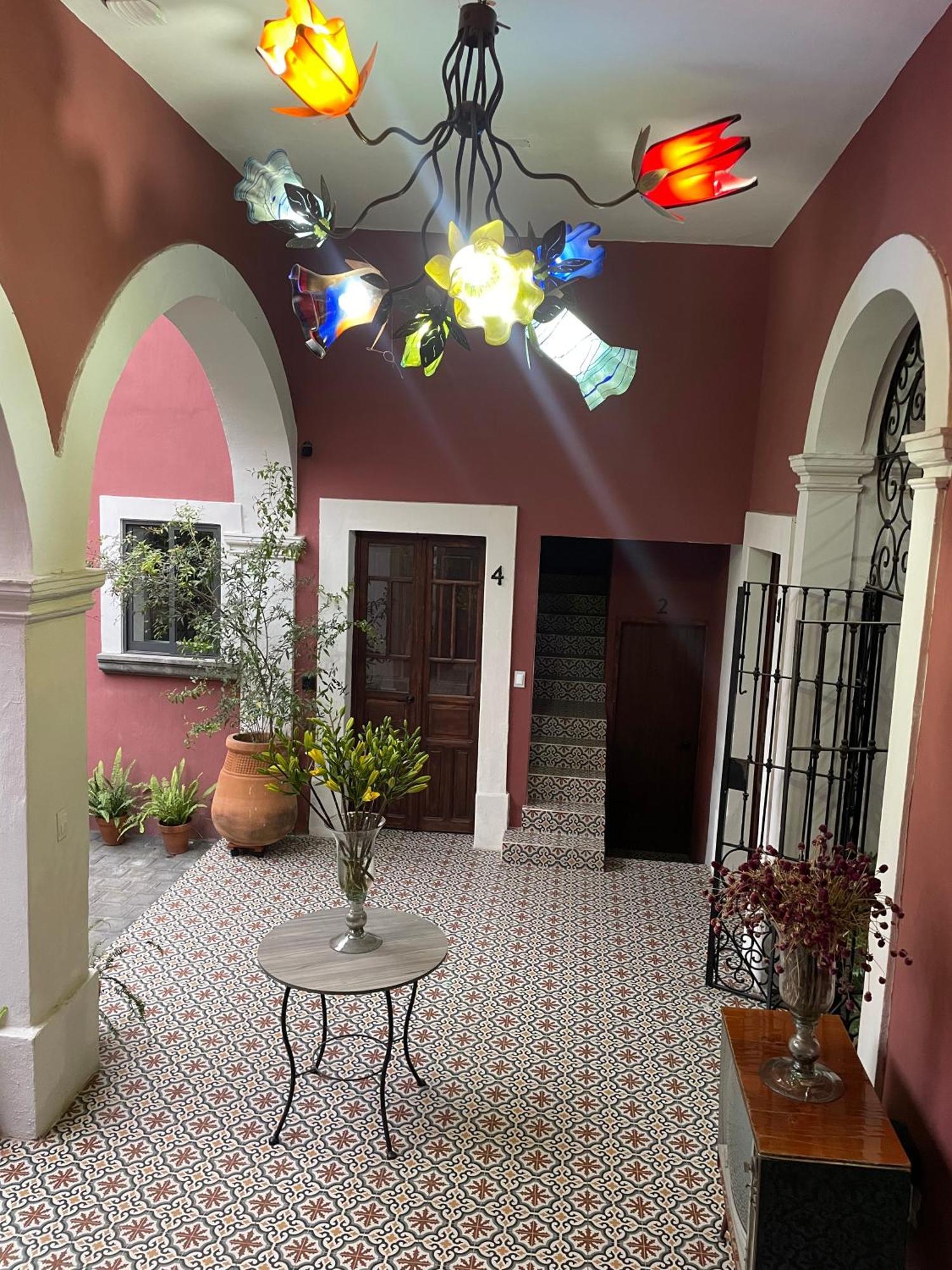 グアダラハラ Quinta La Perlaホステル エクステリア 写真