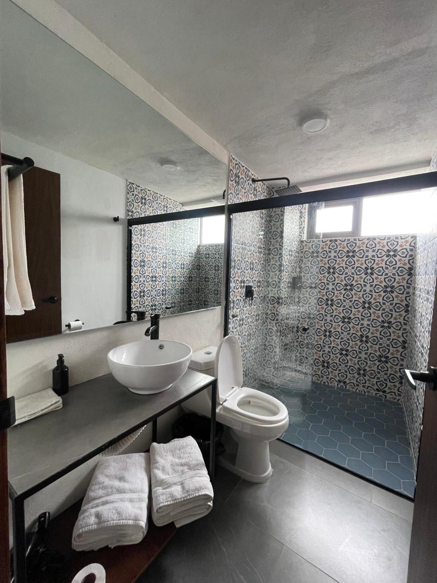 グアダラハラ Quinta La Perlaホステル エクステリア 写真